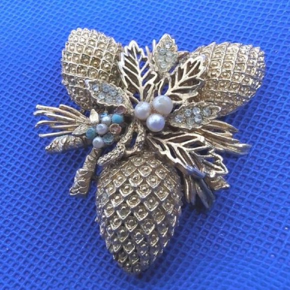 Vintage 80's Unique Three-Dimensional Faux Pearl Rhinestone Flower Brooch - Picture 2 of 3